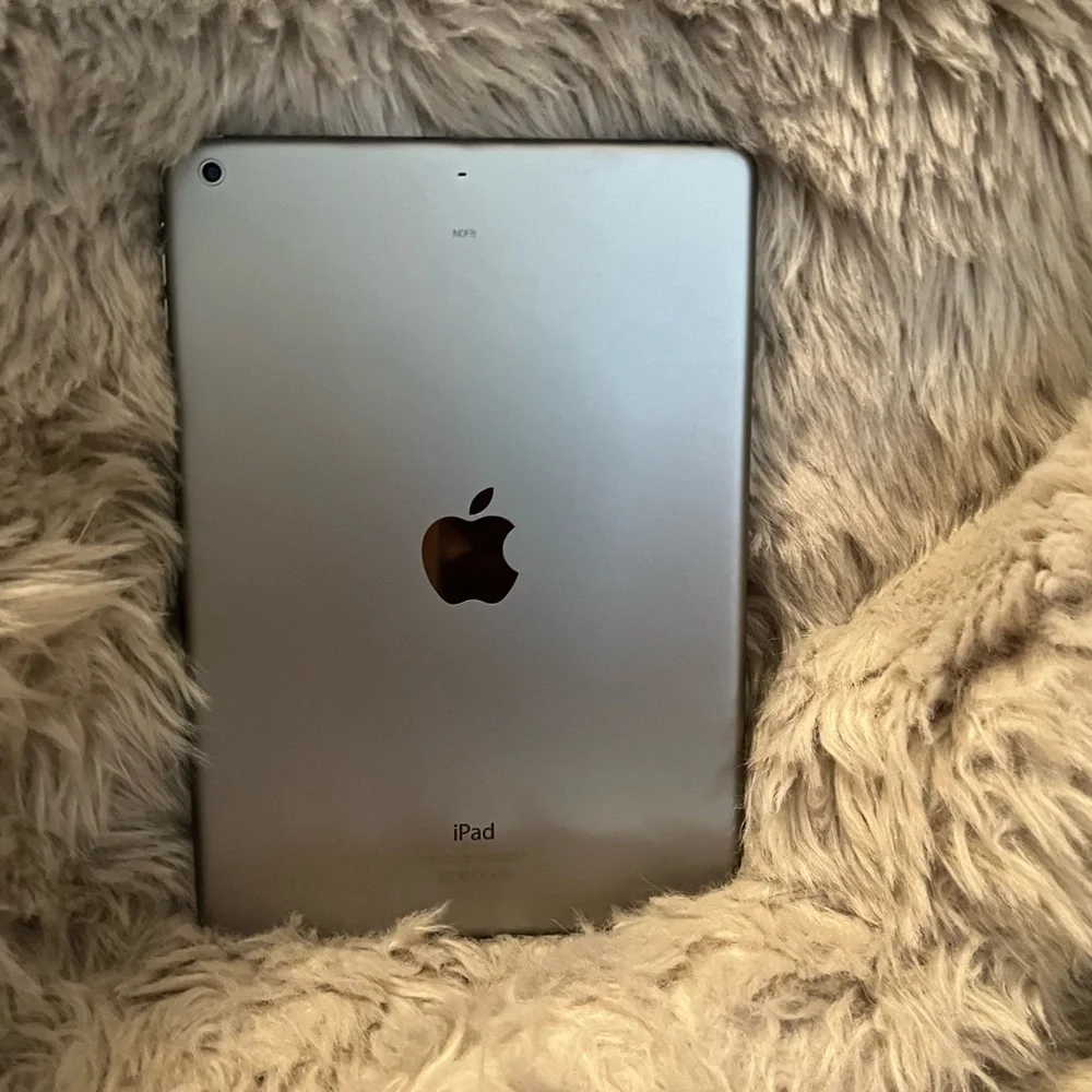 Apple iPad - Black Frame. $60 IF UOU BUY TODAY
